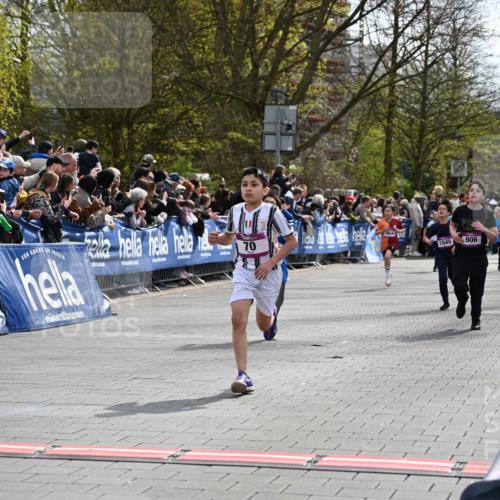12.04.2026 - 45. Internationalen Wilhelmsburger Insellauf J. Mangold http://msf.ph/oto/9523740 12.04.2026 14:48:57 Ziel 900, 899, 49, 424, 70, 381, 906, 1045, 36, 904 meine-sportfotos.de