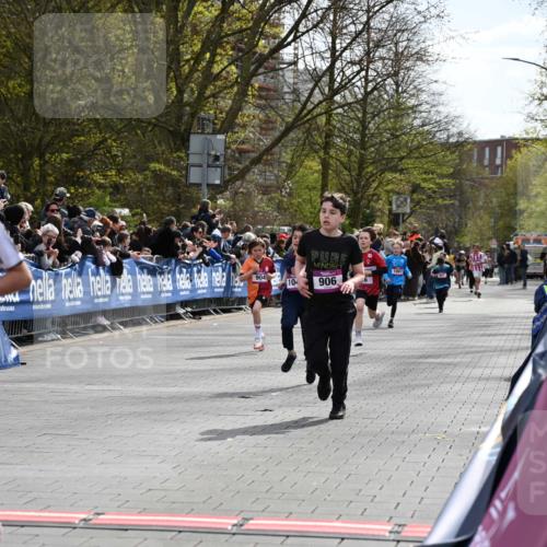12.04.2026 - 45. Internationalen Wilhelmsburger Insellauf J. Mangold http://msf.ph/oto/9523746 12.04.2026 14:48:58 Ziel 900, 899, 49, 424, 70, 381, 906, 1045, 36, 904, 1807 meine-sportfotos.de