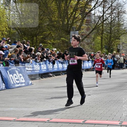 12.04.2026 - 45. Internationalen Wilhelmsburger Insellauf J. Mangold http://msf.ph/oto/9523755 12.04.2026 14:48:59 Ziel 49, 424, 70, 381, 906, 1045, 36, 904, 1807 meine-sportfotos.de