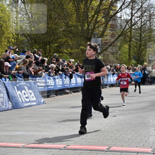 12.04.2026 - 45. Internationalen Wilhelmsburger Insellauf J. Mangold http://msf.ph/oto/9523756 12.04.2026 14:48:59 Ziel 49, 424, 70, 381, 906, 1045, 36, 904, 1807 meine-sportfotos.de