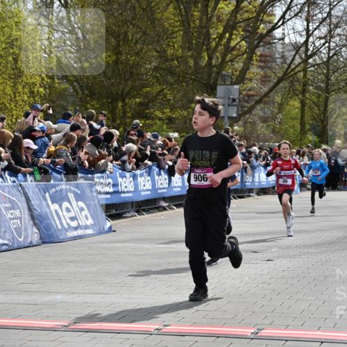12.04.2026 - 45. Internationalen Wilhelmsburger Insellauf J. Mangold http://msf.ph/oto/9523757 12.04.2026 14:48:59 Ziel 49, 424, 70, 381, 906, 1045, 36, 904, 1807 meine-sportfotos.de