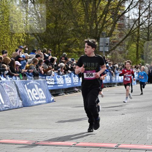 12.04.2026 - 45. Internationalen Wilhelmsburger Insellauf J. Mangold http://msf.ph/oto/9523758 12.04.2026 14:48:59 Ziel 49, 424, 70, 381, 906, 1045, 36, 904, 1807 meine-sportfotos.de