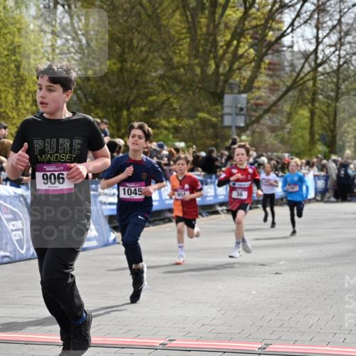 12.04.2026 - 45. Internationalen Wilhelmsburger Insellauf J. Mangold http://msf.ph/oto/9523760 12.04.2026 14:49:00 Ziel 49, 424, 70, 381, 906, 1045, 36, 904, 1807 meine-sportfotos.de