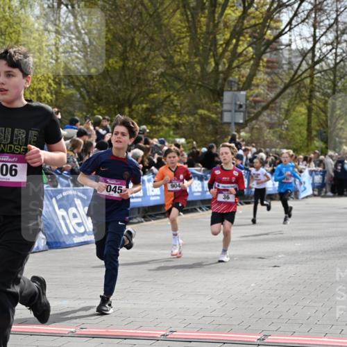 12.04.2026 - 45. Internationalen Wilhelmsburger Insellauf J. Mangold http://msf.ph/oto/9523762 12.04.2026 14:49:00 Ziel 49, 424, 70, 381, 906, 1045, 36, 904, 1807 meine-sportfotos.de
