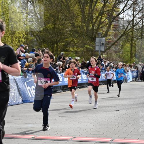 12.04.2026 - 45. Internationalen Wilhelmsburger Insellauf J. Mangold http://msf.ph/oto/9523763 12.04.2026 14:49:00 Ziel 49, 424, 70, 381, 906, 1045, 36, 904, 1807 meine-sportfotos.de