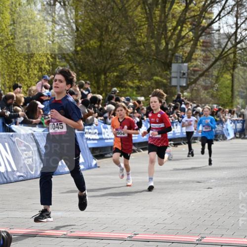 12.04.2026 - 45. Internationalen Wilhelmsburger Insellauf J. Mangold http://msf.ph/oto/9523765 12.04.2026 14:49:00 Ziel 49, 424, 70, 381, 906, 1045, 36, 904, 1807 meine-sportfotos.de