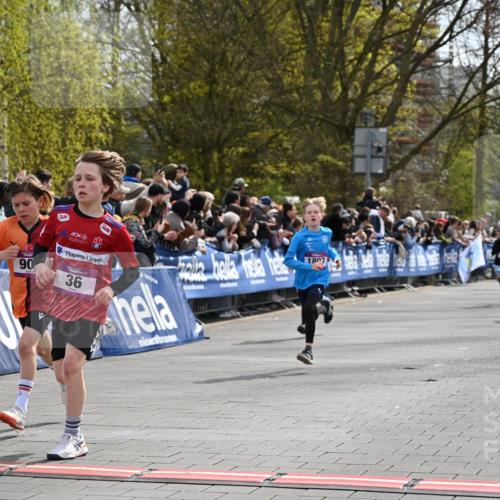 12.04.2026 - 45. Internationalen Wilhelmsburger Insellauf J. Mangold http://msf.ph/oto/9523772 12.04.2026 14:49:01 Ziel 424, 70, 381, 906, 1045, 36, 904, 1807, 386, 421 meine-sportfotos.de