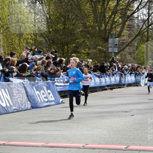12.04.2026 - 45. Internationalen Wilhelmsburger Insellauf J. Mangold http://msf.ph/oto/9523777 12.04.2026 14:49:02 Ziel 381, 906, 1045, 36, 904, 1807, 386, 421, 903 meine-sportfotos.de