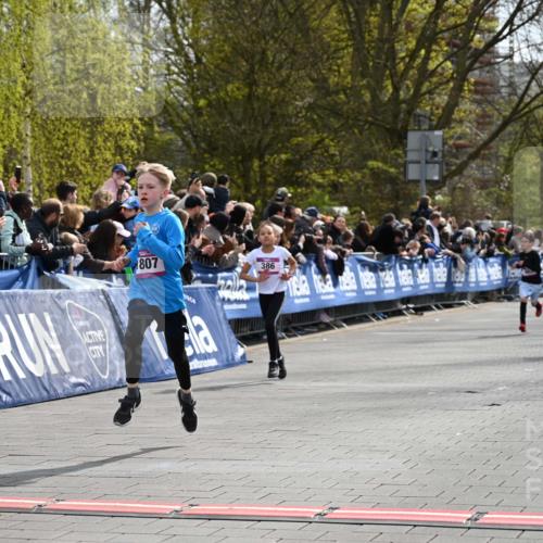 12.04.2026 - 45. Internationalen Wilhelmsburger Insellauf J. Mangold http://msf.ph/oto/9523779 12.04.2026 14:49:02 Ziel 381, 906, 1045, 36, 904, 1807, 386, 421, 903 meine-sportfotos.de