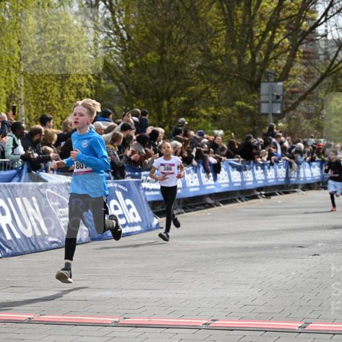 12.04.2026 - 45. Internationalen Wilhelmsburger Insellauf J. Mangold http://msf.ph/oto/9523780 12.04.2026 14:49:02 Ziel 381, 906, 1045, 36, 904, 1807, 386, 421, 903 meine-sportfotos.de