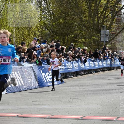 12.04.2026 - 45. Internationalen Wilhelmsburger Insellauf J. Mangold http://msf.ph/oto/9523785 12.04.2026 14:49:03 Ziel 906, 1045, 36, 904, 1807, 386, 421, 903, 31 meine-sportfotos.de