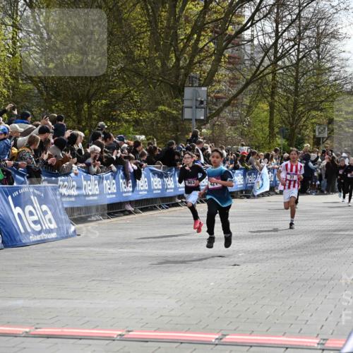 12.04.2026 - 45. Internationalen Wilhelmsburger Insellauf J. Mangold http://msf.ph/oto/9523786 12.04.2026 14:49:04 Ziel 1045, 36, 904, 1807, 386, 421, 903, 31, 373 meine-sportfotos.de