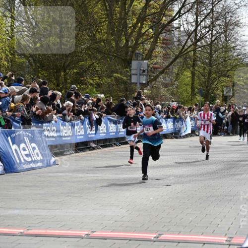 12.04.2026 - 45. Internationalen Wilhelmsburger Insellauf J. Mangold http://msf.ph/oto/9523787 12.04.2026 14:49:04 Ziel 1045, 36, 904, 1807, 386, 421, 903, 31, 373 meine-sportfotos.de