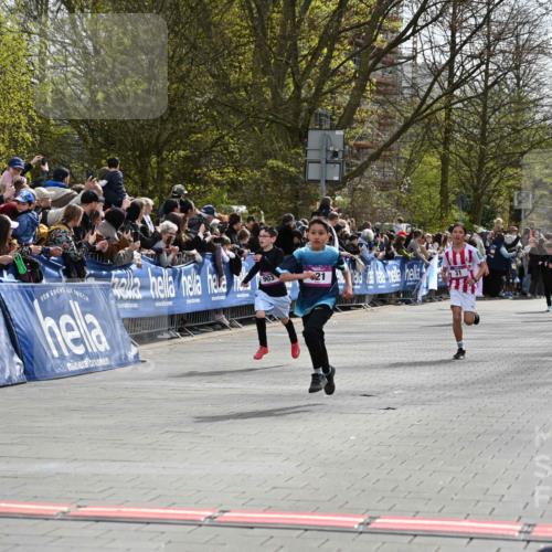 12.04.2026 - 45. Internationalen Wilhelmsburger Insellauf J. Mangold http://msf.ph/oto/9523790 12.04.2026 14:49:04 Ziel 1045, 36, 904, 1807, 386, 421, 903, 31, 373 meine-sportfotos.de