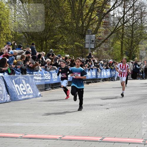 12.04.2026 - 45. Internationalen Wilhelmsburger Insellauf J. Mangold http://msf.ph/oto/9523793 12.04.2026 14:49:04 Ziel 1045, 36, 904, 1807, 386, 421, 903, 31, 373 meine-sportfotos.de