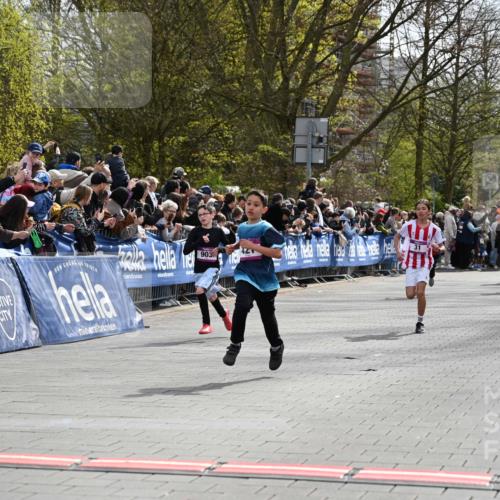 12.04.2026 - 45. Internationalen Wilhelmsburger Insellauf J. Mangold http://msf.ph/oto/9523794 12.04.2026 14:49:04 Ziel 1045, 36, 904, 1807, 386, 421, 903, 31, 373 meine-sportfotos.de