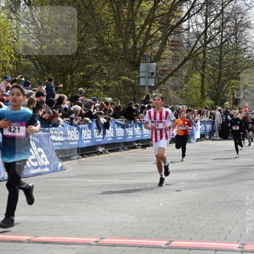 12.04.2026 - 45. Internationalen Wilhelmsburger Insellauf J. Mangold http://msf.ph/oto/9523797 12.04.2026 14:49:05 Ziel 36, 904, 1807, 386, 421, 903, 31, 373, 38 meine-sportfotos.de