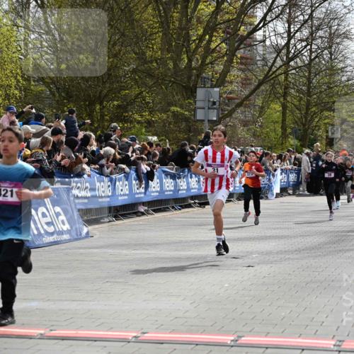 12.04.2026 - 45. Internationalen Wilhelmsburger Insellauf J. Mangold http://msf.ph/oto/9523798 12.04.2026 14:49:05 Ziel 36, 904, 1807, 386, 421, 903, 31, 373, 38 meine-sportfotos.de