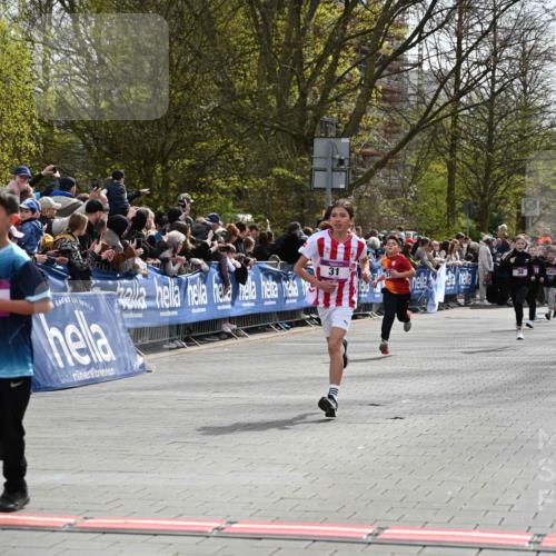 12.04.2026 - 45. Internationalen Wilhelmsburger Insellauf J. Mangold http://msf.ph/oto/9523799 12.04.2026 14:49:05 Ziel 36, 904, 1807, 386, 421, 903, 31, 373, 38 meine-sportfotos.de