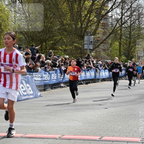 12.04.2026 - 45. Internationalen Wilhelmsburger Insellauf J. Mangold http://msf.ph/oto/9523812 12.04.2026 14:49:07 Ziel 386, 421, 903, 31, 373, 38, 1804, 1836, 5015 meine-sportfotos.de