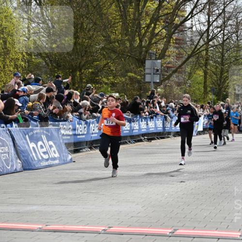 12.04.2026 - 45. Internationalen Wilhelmsburger Insellauf J. Mangold http://msf.ph/oto/9523816 12.04.2026 14:49:07 Ziel 386, 421, 903, 31, 373, 38, 1804, 1836, 5015 meine-sportfotos.de