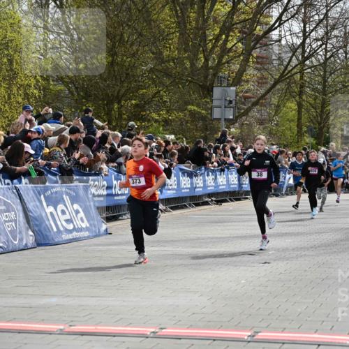 12.04.2026 - 45. Internationalen Wilhelmsburger Insellauf J. Mangold http://msf.ph/oto/9523819 12.04.2026 14:49:08 Ziel 386, 421, 903, 31, 373, 38, 1804, 1836, 5015, 876, 1816, 1815, 428 meine-sportfotos.de