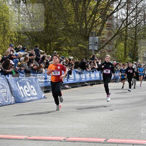 12.04.2026 - 45. Internationalen Wilhelmsburger Insellauf J. Mangold http://msf.ph/oto/9523820 12.04.2026 14:49:08 Ziel 386, 421, 903, 31, 373, 38, 1804, 1836, 5015, 876, 1816, 1815, 428 meine-sportfotos.de
