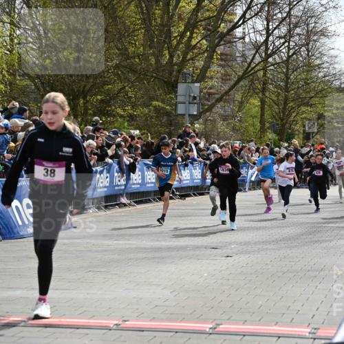 12.04.2026 - 45. Internationalen Wilhelmsburger Insellauf J. Mangold http://msf.ph/oto/9523825 12.04.2026 14:49:09 Ziel 386, 421, 903, 31, 373, 38, 1804, 1836, 5015, 876, 1816, 1815, 428 meine-sportfotos.de
