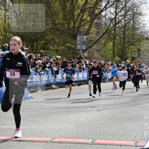 12.04.2026 - 45. Internationalen Wilhelmsburger Insellauf J. Mangold http://msf.ph/oto/9523826 12.04.2026 14:49:09 Ziel 386, 421, 903, 31, 373, 38, 1804, 1836, 5015, 876, 1816, 1815, 428 meine-sportfotos.de