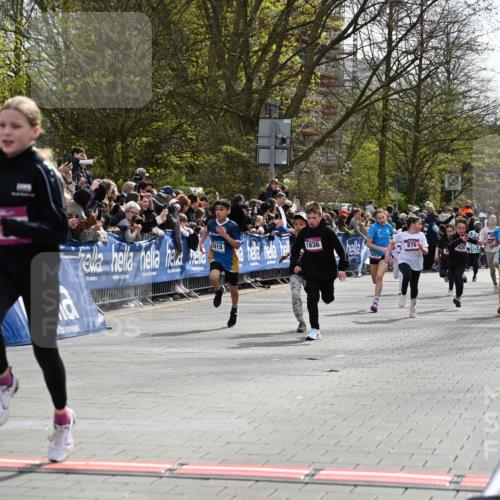 12.04.2026 - 45. Internationalen Wilhelmsburger Insellauf J. Mangold http://msf.ph/oto/9523827 12.04.2026 14:49:09 Ziel 386, 421, 903, 31, 373, 38, 1804, 1836, 5015, 876, 1816, 1815, 428 meine-sportfotos.de