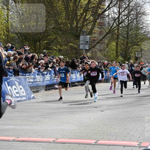 12.04.2026 - 45. Internationalen Wilhelmsburger Insellauf J. Mangold http://msf.ph/oto/9523829 12.04.2026 14:49:10 Ziel 903, 31, 373, 38, 1804, 1836, 5015, 876, 1816, 1815, 428 meine-sportfotos.de