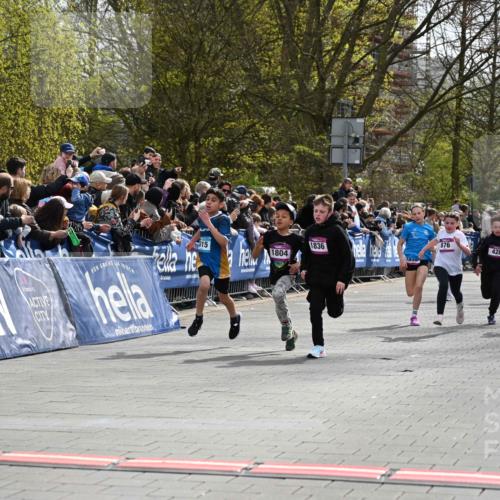 12.04.2026 - 45. Internationalen Wilhelmsburger Insellauf J. Mangold http://msf.ph/oto/9523835 12.04.2026 14:49:10 Ziel 903, 31, 373, 38, 1804, 1836, 5015, 876, 1816, 1815, 428 meine-sportfotos.de