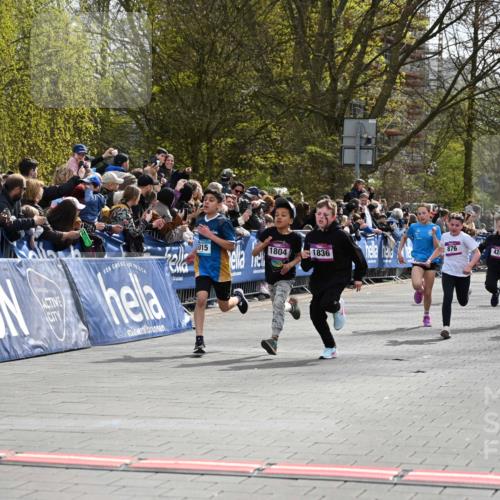 12.04.2026 - 45. Internationalen Wilhelmsburger Insellauf J. Mangold http://msf.ph/oto/9523836 12.04.2026 14:49:10 Ziel 903, 31, 373, 38, 1804, 1836, 5015, 876, 1816, 1815, 428 meine-sportfotos.de