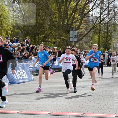 12.04.2026 - 45. Internationalen Wilhelmsburger Insellauf J. Mangold http://msf.ph/oto/9523845 12.04.2026 14:49:12 Ziel 373, 38, 1804, 1836, 5015, 876, 1816, 1815, 428, 385, 371, 433, 487, 887, 73, 1805, 591 meine-sportfotos.de