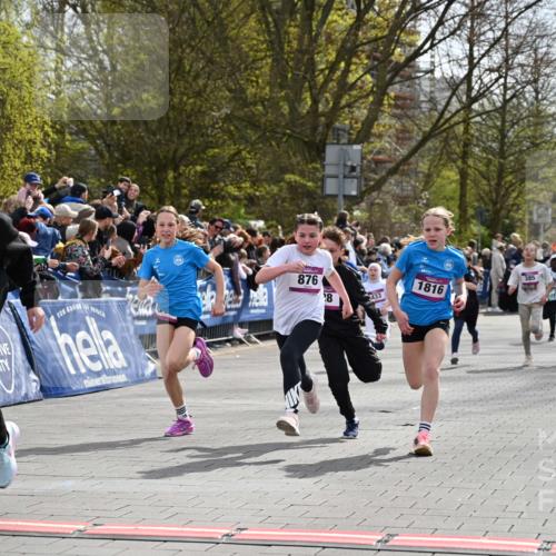 12.04.2026 - 45. Internationalen Wilhelmsburger Insellauf J. Mangold http://msf.ph/oto/9523846 12.04.2026 14:49:12 Ziel 373, 38, 1804, 1836, 5015, 876, 1816, 1815, 428, 385, 371, 433, 487, 887, 73, 1805, 591 meine-sportfotos.de