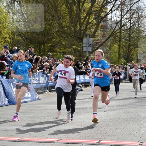 12.04.2026 - 45. Internationalen Wilhelmsburger Insellauf J. Mangold http://msf.ph/oto/9523849 12.04.2026 14:49:12 Ziel 373, 38, 1804, 1836, 5015, 876, 1816, 1815, 428, 385, 371, 433, 487, 887, 73, 1805, 591 meine-sportfotos.de