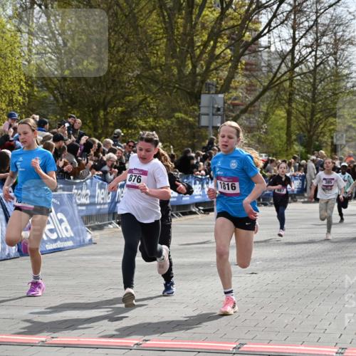 12.04.2026 - 45. Internationalen Wilhelmsburger Insellauf J. Mangold http://msf.ph/oto/9523850 12.04.2026 14:49:12 Ziel 373, 38, 1804, 1836, 5015, 876, 1816, 1815, 428, 385, 371, 433, 487, 887, 73, 1805, 591 meine-sportfotos.de