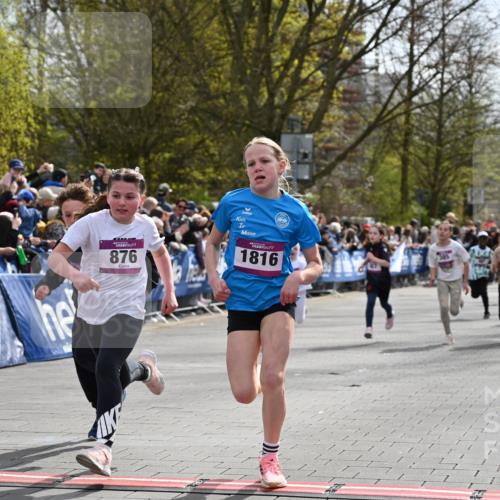 12.04.2026 - 45. Internationalen Wilhelmsburger Insellauf J. Mangold http://msf.ph/oto/9523854 12.04.2026 14:49:12 Ziel 373, 38, 1804, 1836, 5015, 876, 1816, 1815, 428, 385, 371, 433, 487, 887, 73, 1805, 591 meine-sportfotos.de