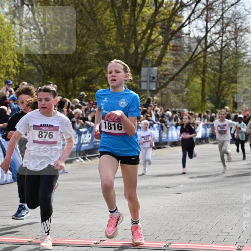 12.04.2026 - 45. Internationalen Wilhelmsburger Insellauf J. Mangold http://msf.ph/oto/9523855 12.04.2026 14:49:12 Ziel 373, 38, 1804, 1836, 5015, 876, 1816, 1815, 428, 385, 371, 433, 487, 887, 73, 1805, 591 meine-sportfotos.de