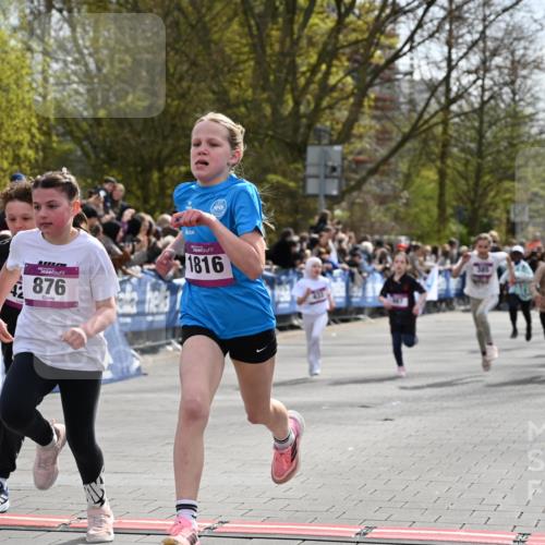 12.04.2026 - 45. Internationalen Wilhelmsburger Insellauf J. Mangold http://msf.ph/oto/9523856 12.04.2026 14:49:12 Ziel 373, 38, 1804, 1836, 5015, 876, 1816, 1815, 428, 385, 371, 433, 487, 887, 73, 1805, 591 meine-sportfotos.de
