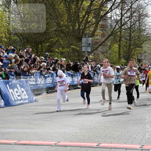 12.04.2026 - 45. Internationalen Wilhelmsburger Insellauf J. Mangold http://msf.ph/oto/9523857 12.04.2026 14:49:13 Ziel 38, 1804, 1836, 5015, 876, 1816, 1815, 428, 385, 371, 433, 487, 887, 73, 1805, 591 meine-sportfotos.de