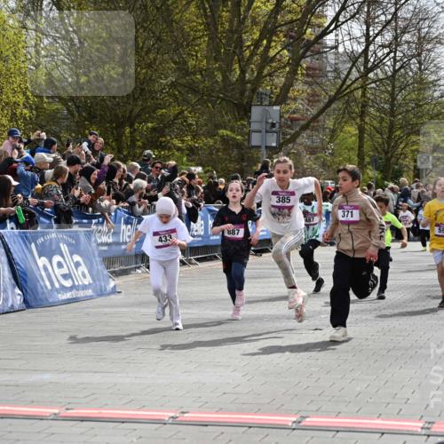 12.04.2026 - 45. Internationalen Wilhelmsburger Insellauf J. Mangold http://msf.ph/oto/9523859 12.04.2026 14:49:14 Ziel 1804, 1836, 5015, 876, 1816, 1815, 428, 385, 371, 433, 487, 887, 73, 1805, 591 meine-sportfotos.de