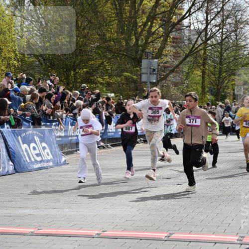 12.04.2026 - 45. Internationalen Wilhelmsburger Insellauf J. Mangold http://msf.ph/oto/9523860 12.04.2026 14:49:14 Ziel 1804, 1836, 5015, 876, 1816, 1815, 428, 385, 371, 433, 487, 887, 73, 1805, 591 meine-sportfotos.de