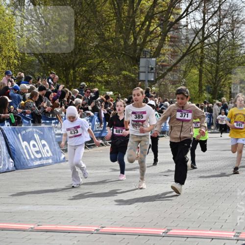 12.04.2026 - 45. Internationalen Wilhelmsburger Insellauf J. Mangold http://msf.ph/oto/9523862 12.04.2026 14:49:14 Ziel 1804, 1836, 5015, 876, 1816, 1815, 428, 385, 371, 433, 487, 887, 73, 1805, 591 meine-sportfotos.de