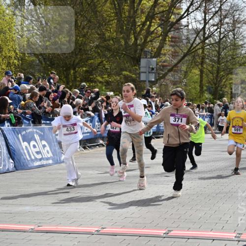 12.04.2026 - 45. Internationalen Wilhelmsburger Insellauf J. Mangold http://msf.ph/oto/9523863 12.04.2026 14:49:14 Ziel 1804, 1836, 5015, 876, 1816, 1815, 428, 385, 371, 433, 487, 887, 73, 1805, 591 meine-sportfotos.de