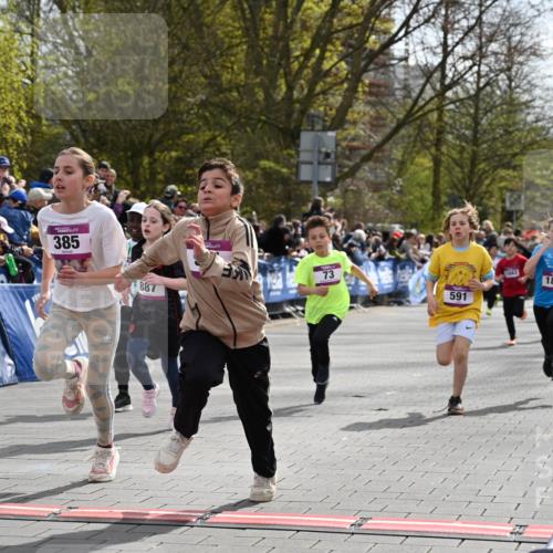 12.04.2026 - 45. Internationalen Wilhelmsburger Insellauf J. Mangold http://msf.ph/oto/9523871 12.04.2026 14:49:15 Ziel 1804, 1836, 5015, 876, 1816, 1815, 428, 385, 371, 433, 487, 887, 73, 1805, 591, 1043, 101 meine-sportfotos.de
