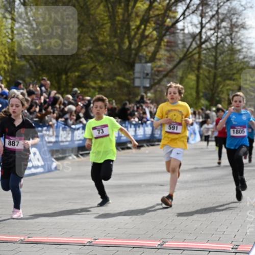 12.04.2026 - 45. Internationalen Wilhelmsburger Insellauf J. Mangold http://msf.ph/oto/9523875 12.04.2026 14:49:15 Ziel 1804, 1836, 5015, 876, 1816, 1815, 428, 385, 371, 433, 487, 887, 73, 1805, 591, 1043, 101 meine-sportfotos.de