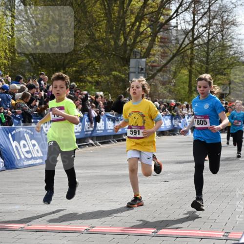 12.04.2026 - 45. Internationalen Wilhelmsburger Insellauf J. Mangold http://msf.ph/oto/9523880 12.04.2026 14:49:16 Ziel 876, 1816, 1815, 428, 385, 371, 433, 487, 887, 73, 1805, 591, 1043, 101 meine-sportfotos.de