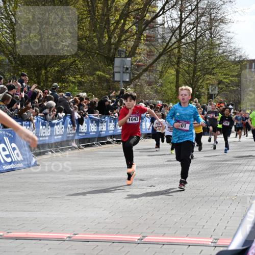 12.04.2026 - 45. Internationalen Wilhelmsburger Insellauf J. Mangold http://msf.ph/oto/9523885 12.04.2026 14:49:18 Ziel 385, 371, 433, 487, 887, 73, 1805, 591, 1043, 101, 1063, 1048, 601, 418, 684, 597, 1823 meine-sportfotos.de