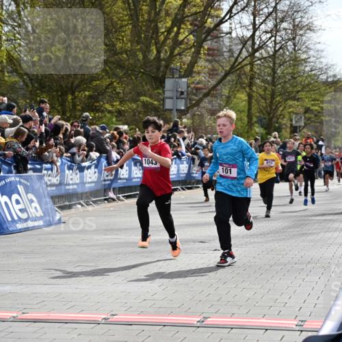 12.04.2026 - 45. Internationalen Wilhelmsburger Insellauf J. Mangold http://msf.ph/oto/9523889 12.04.2026 14:49:18 Ziel 385, 371, 433, 487, 887, 73, 1805, 591, 1043, 101, 1063, 1048, 601, 418, 684, 597, 1823 meine-sportfotos.de